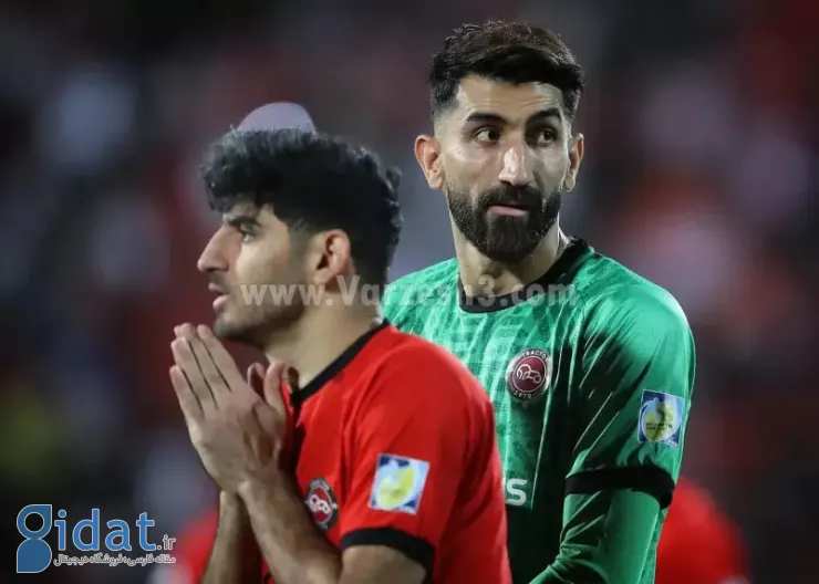 پوستر قهرمانی تراکتور با حضور بیرانوند