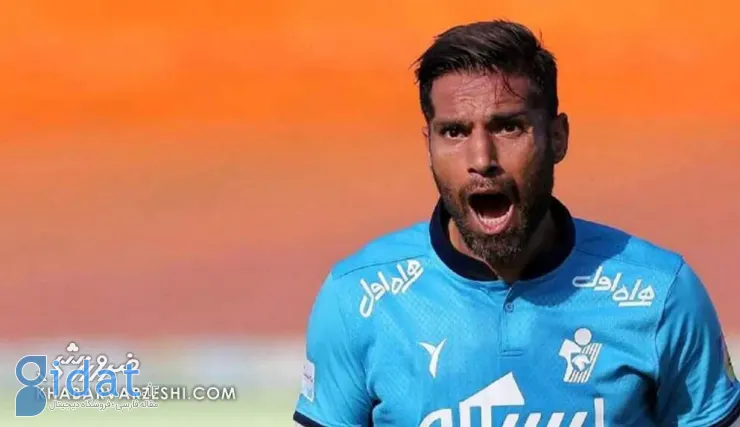 یکی از هواداران استقلال سرمربی پرسپولیس را با خاک یکسان کرد