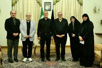 عکسی از دیدار خانواده امام موسی صدر با پزشکیان