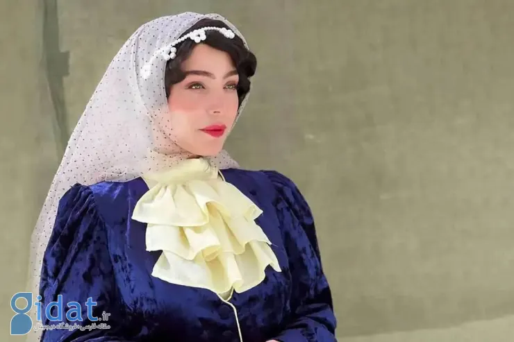 درخشش «نیم تاج یک صبح گرسنه» با یک کت بارانی مشکی