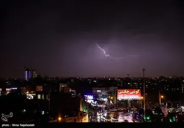 با باد و باران یک نفر در تهران جان باخت!