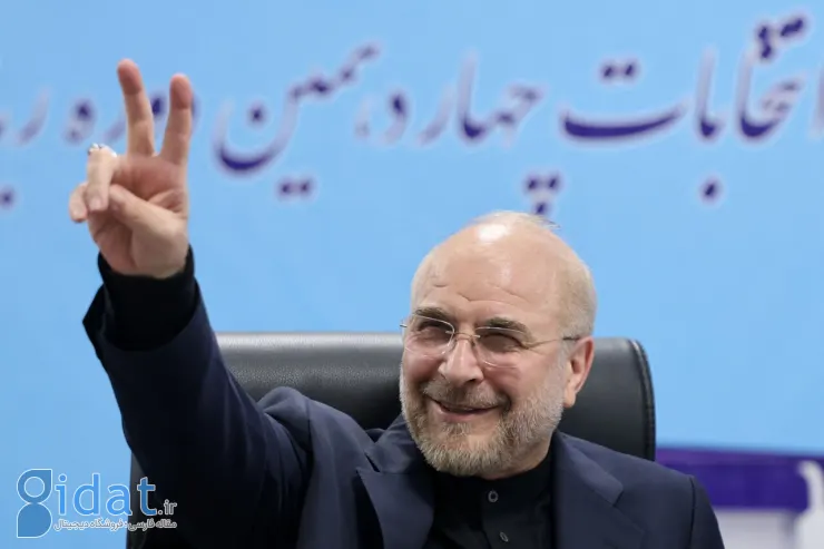 رئیس مجلس در ستاد انتخابات ژست پیروزی گرفت