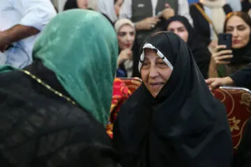 قاب معنادار از دختر رفسنجانی در همایش پزشکیان