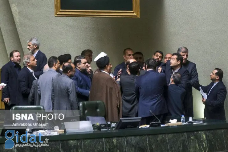 تصاویری از دعوای امروز در صحن علنی مجلس