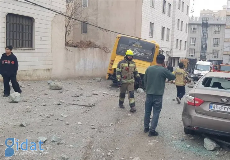 برخورد وحشتناک اتوبوس با مانع در بزرگراه ستاری