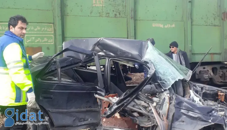 برخورد قطار با خودرو در ایستگاه راه آهن شازند