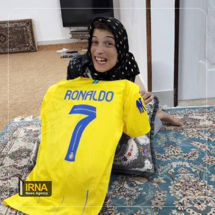 عکس تازه و خوشحال فاطمه خانم با پیراهن رونالدو