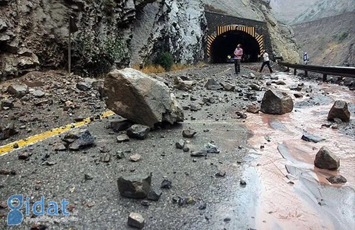 سقوط سنگ در جاده چالوس جان یک نفر را گرفت