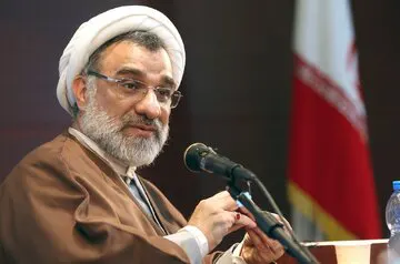 خسروپناه: ما نمی‌توانیم مجوز خوانندگی زنان را بدهیم