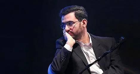 آذری جهرمی از لغو تغییر ساعت رسمی انتقاد کرد