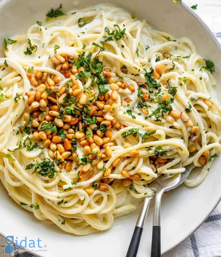 طرز تهیه اسپاگتی با سس ماست و دانه کاج