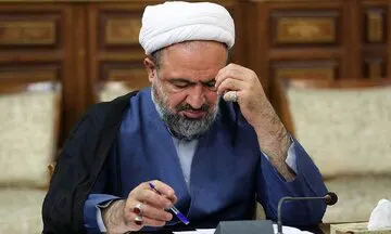 حمله تند به پزشکان از نظر سیاسی کافی نیست