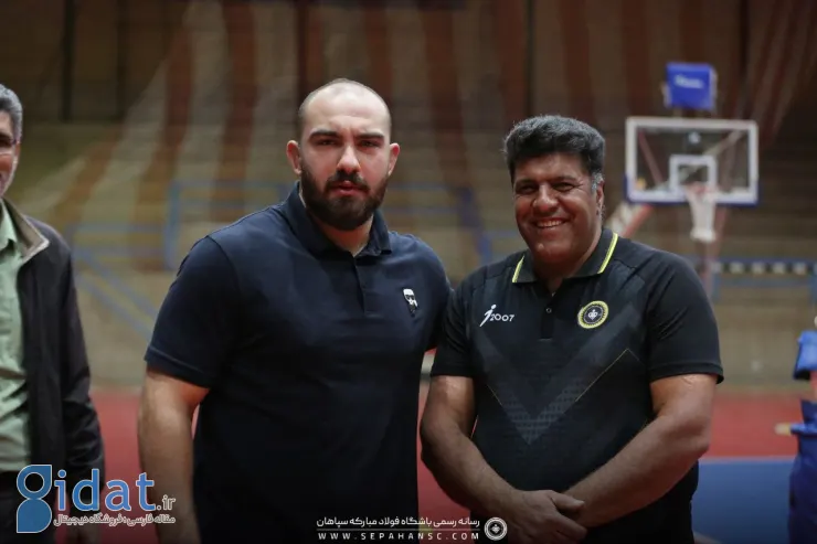 قهرمان جهان در تمرین سپاهان حاضر شد