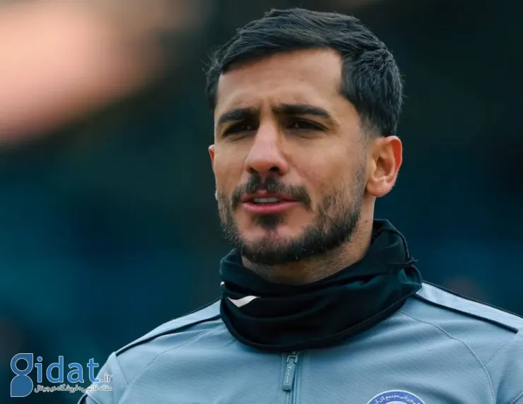 گل گهر از سمت راست به پرسپولیس حمله می کند