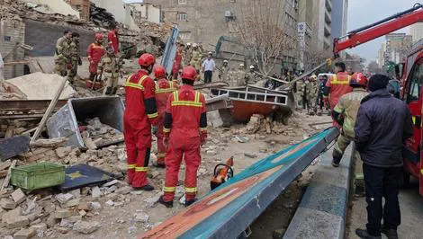 تصاویری از حادثه هولناک در خیابان طالقانی تهران