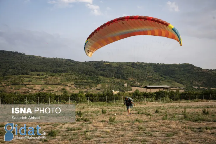 حاشیه تصویری از پرواز با پاراگلایدر در مازندران