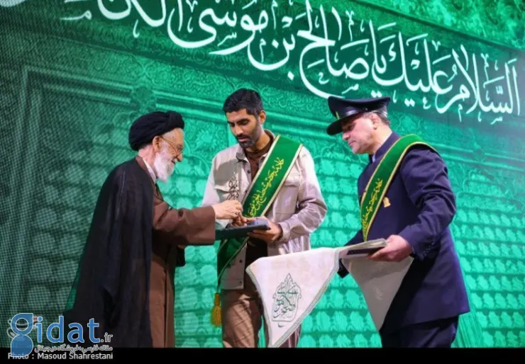 سرمربی استقلال، خادم امام‌زاده صالح شد