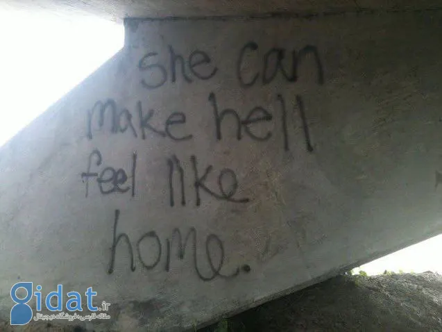 نوشته ای عجیب روی یک پل توجه ها را به خود جلب کرد