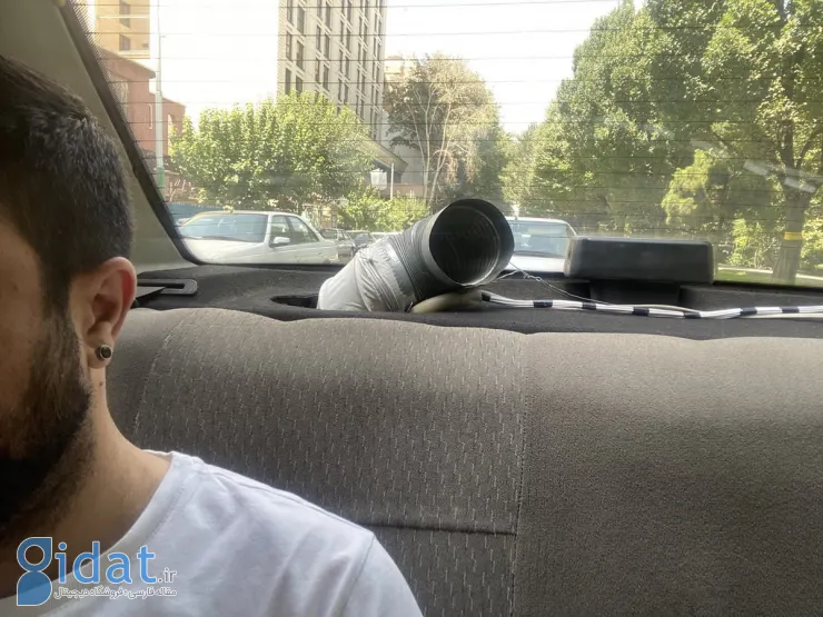 ابتکار خنده دار یک راننده تاکسی برای فرار از گرما