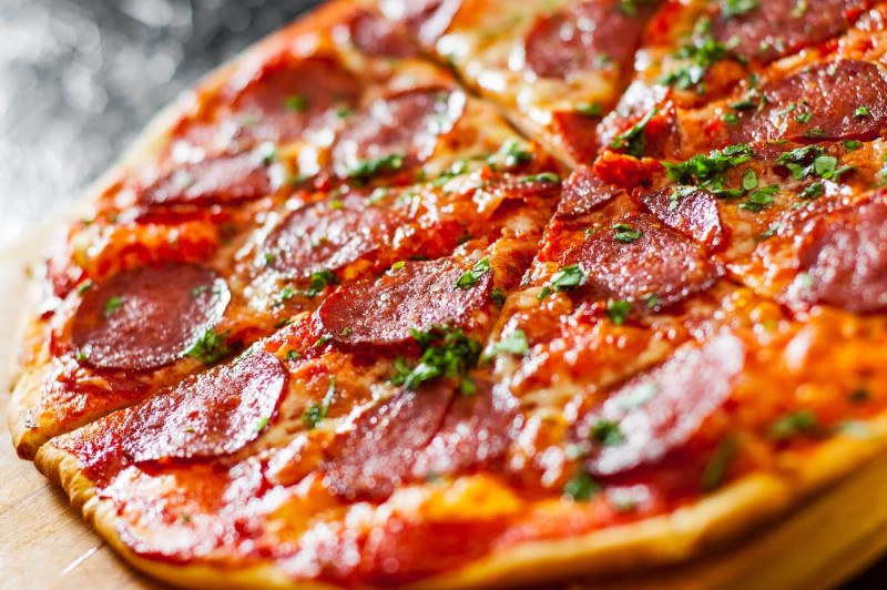 بررسی انواع سبک های پیتزا و روش های پخت آنها