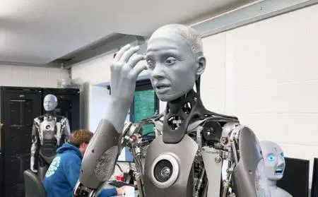 رندر شگفت انگیز پیشرفته ترین ربات انسان نمای جهان به چندین زبان