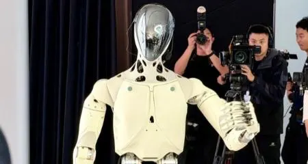 چینی‌ها از «انسان‌نماترین ربات جهان» با پوست مصنوعی رونمایی کردند