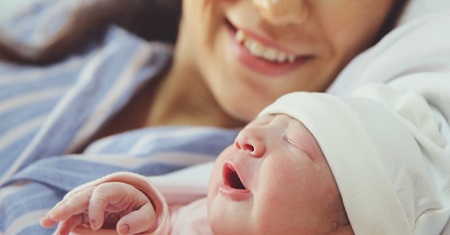 هفته پنجم نوزاد: مراقبت ها ، رشد و تغذیه نوزاد