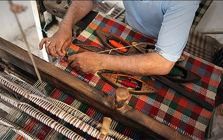 احرامی بافی یکی از هنرهای پارچه بافی سنتی ایران