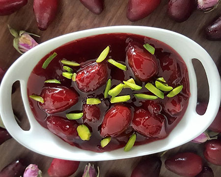 طرز تهیه مربای زغال اخته با هسته و بدون هسته