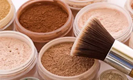 کدام رنگ آرایش برای پوست گندمی مناسب است؟