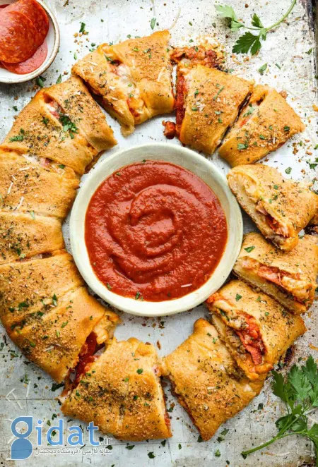 طرز تهیه حلقه های پیتزای هلالی، یک پیتزای خوشمزه با ظاهری متفاوت