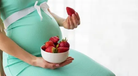 خوردن توت فرنگی در دوران بارداری
