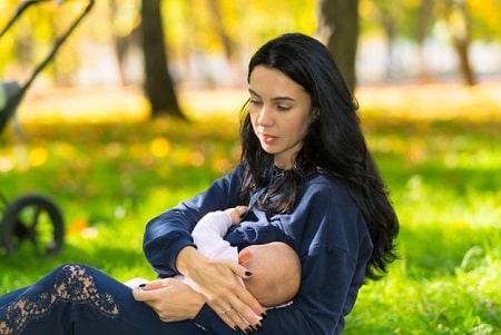 خطرات و عوارض تاتو در دوران شیردهی