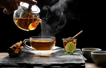 آداب و رسوم نوشیدن چای در کشورهای مختلف چگونه است؟