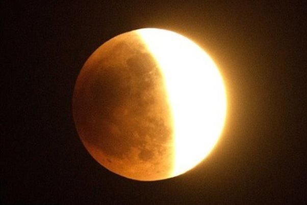 شبانگاه امشب نیم سایه ماه گرفتگی در ۴ قاره جهان