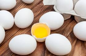 نرخ مصوب تخم مرغ پوسته سفید در غرفه های تره بار