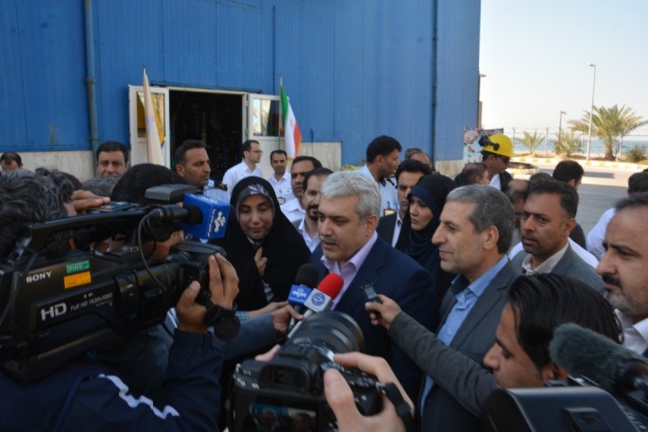 رونمایی و اجرای دو طرح در عسلویه آغاز شد معاون علمی و فناوری رئیس جمهور: صنعت نفت در پی خنثی کردن تحریم هاست