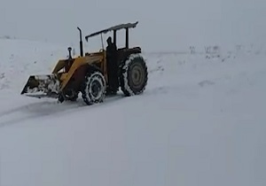 دریفت با تراکتور در برف فیلم