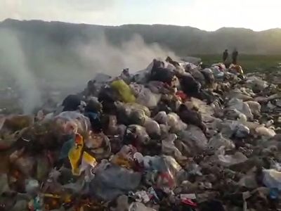 جنایت محیط زیستی در ایذه تخلیه زباله ها در تالاب بندون فیلم