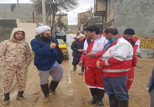 توزیع بسته غذایی ۷۲ ساعته میان سیل زدگان دلفان آغاز شد