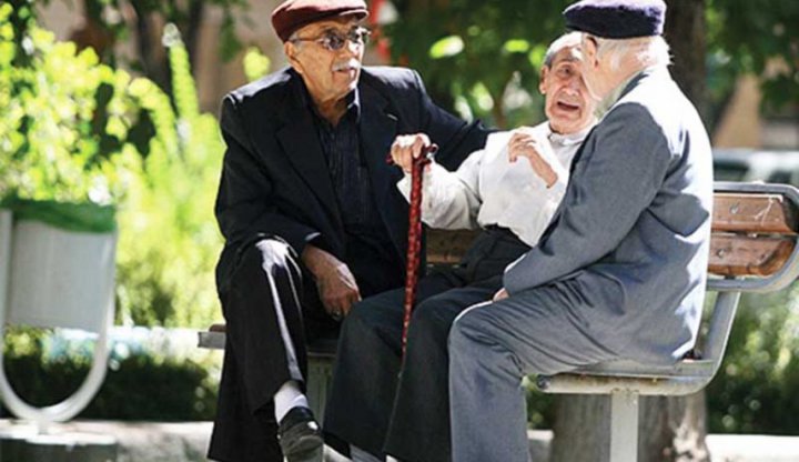 خبر خوش برای بازنشستگان کشوری ۱۵ درصد تخفیف برای خرید کالا از محصولات کفش ملی