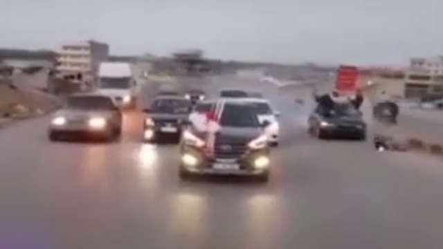 تصادف وحشتناک موتورسوار با کاروان عروس فیلم