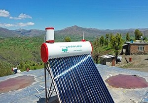 تحویل ۱۵ آبگرمکن خورشیدی به روستای دوپلوره مریوان