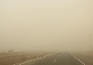 کاهش دید در محور رودبار ایرانشهر و قلعه گنج جاسک براثر غبار