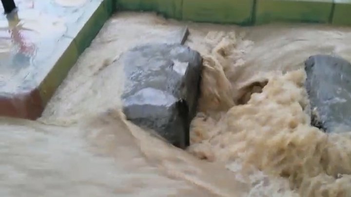 آبگرفتگی معابر اقلید در اثر بارندگی فیلم