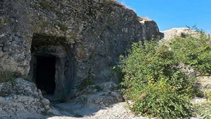 آشنایی با دخمه سنگر فرهاد 