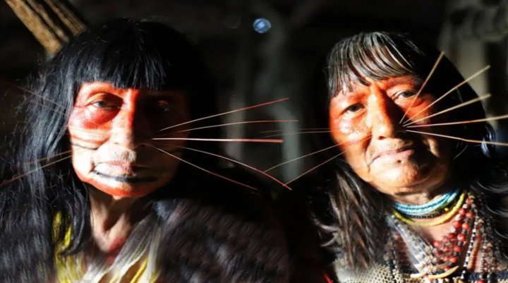 رسم عجیب قبیله ای ناشناخته؛ زنان سبیل گربه ای که اجساد مردگان را می خورند تصاویر