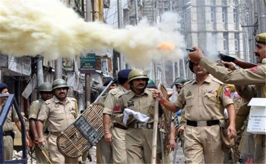 درگیری تظاهرکنندگان در کشمیر با پلیس هند