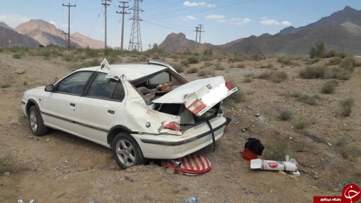 امداد رسانی به مصدومان حادثه واژگونی سمند در محور تفت ابرکوه