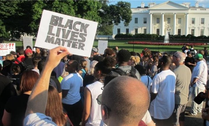 تجمع معترضان به تبعیض نژادی در مقابل کاخ سفید